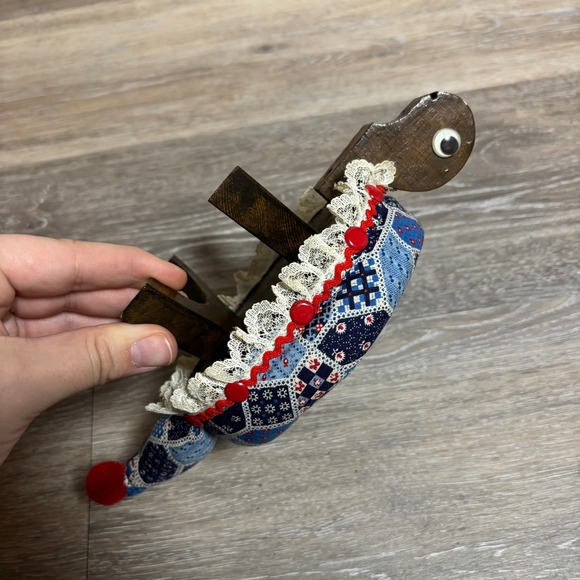 Handmade Wooden Turtle Pin Cushion Sewing Tool Fabric Patchwork Blue Red - Picture 5 of 10